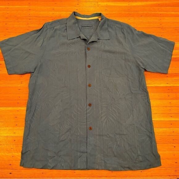 Tommy Bahama 100% Silk light blue palm tree/tropical short sleeve button down - Picture 1 of 7